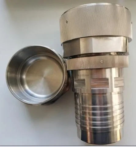 GDM hybrid underwater plug and receptacle, mating faces